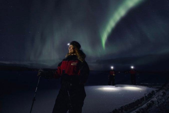 Searching for northern lights on snowshoes in Ruka