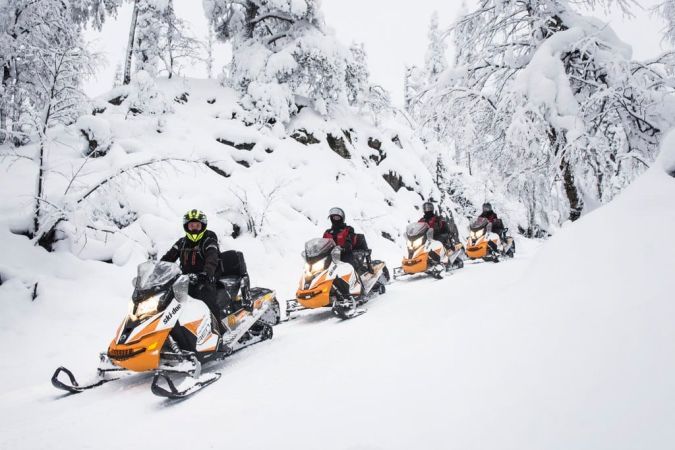 Snowmobiling Ruka Safaris